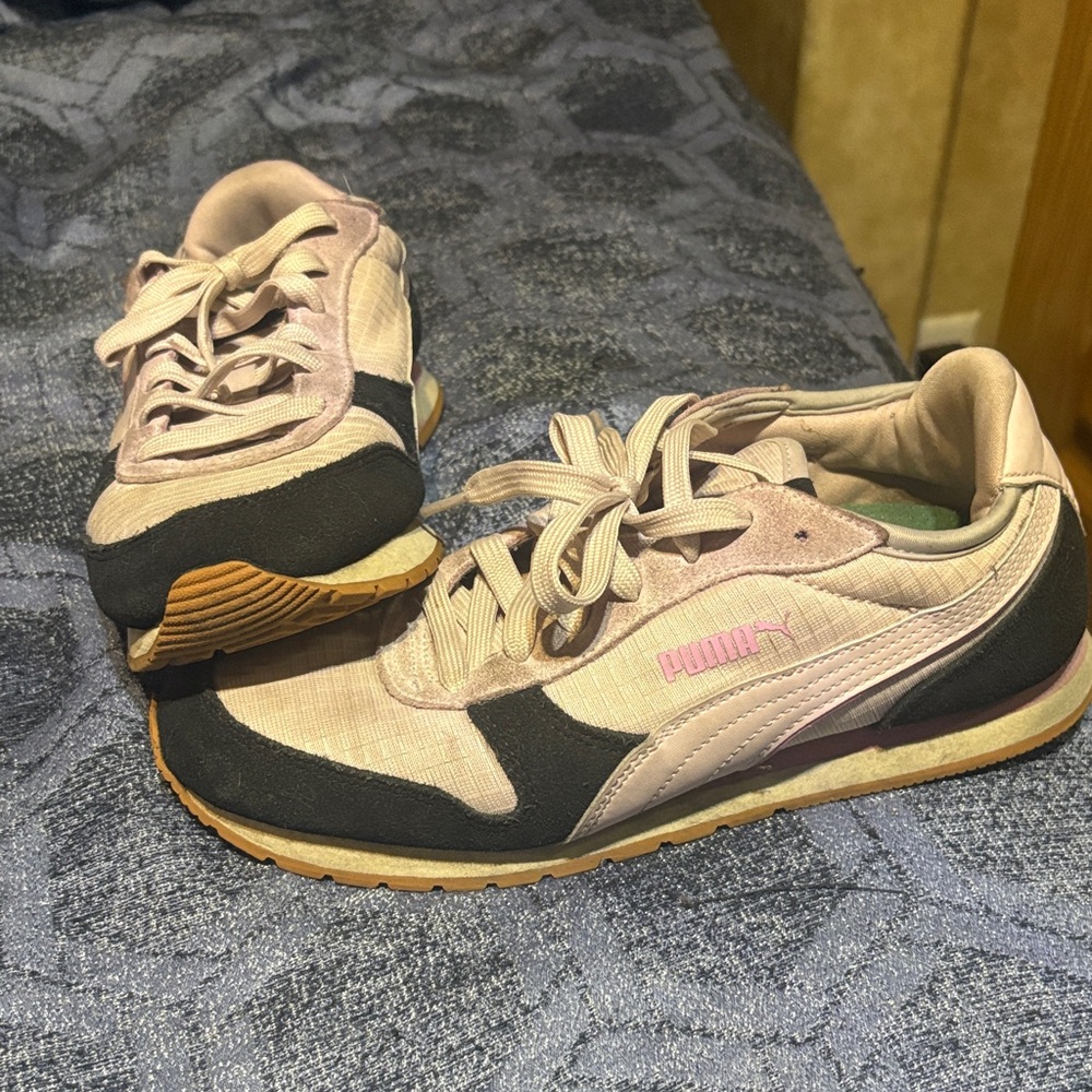 PUMA Women's Pink and Black Athletic Shoes